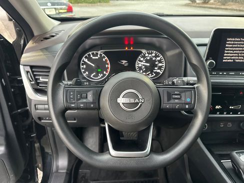 Used 2022 Nissan Rogue SV image 23