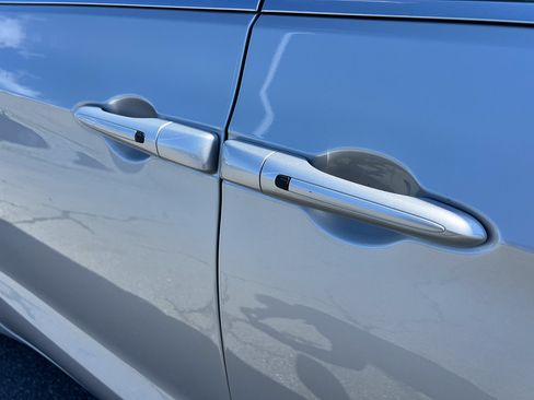 Used 2024 Chrysler Pacifica Touring-L FWD image 14