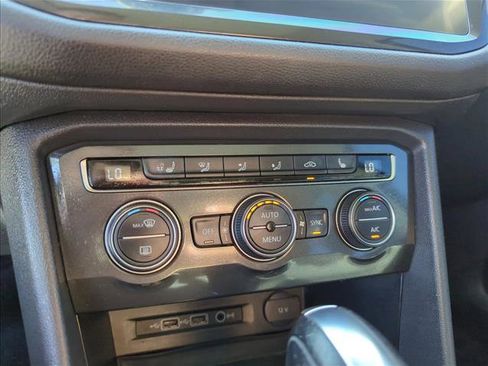 Used 2019 Volkswagen Tiguan SEL Premium w/ 3rd Row Seat Package AWD/4WD image 11