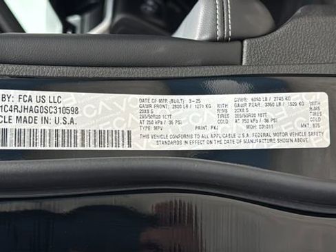 Used 2025 Jeep Grand Cherokee Altitude AWD/4WD image 36