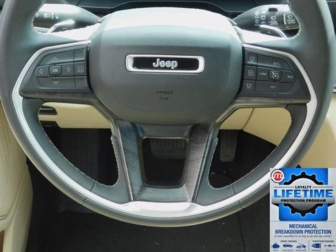 Used 2023 Jeep Grand Cherokee Limited image 4