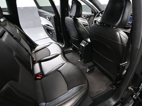 Used 2024 Jeep Compass Latitude w/ Convenience Group AWD/4WD image 44