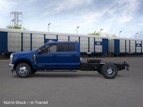 New 2026 Ford F350 4x4 Crew Cab DRW Super Duty image 3