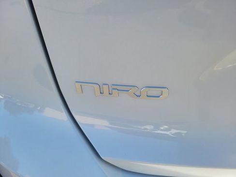 Used 2025 Kia Niro EX image 7