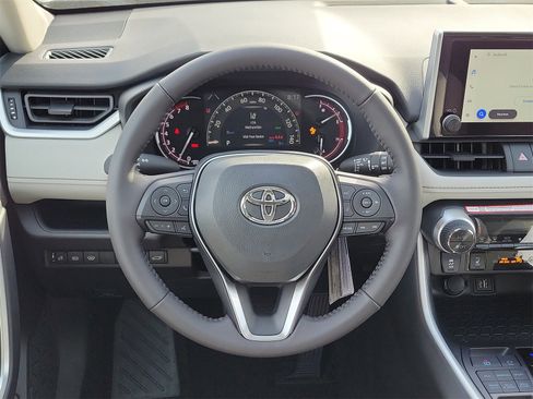 Used 2025 Toyota RAV4 XLE image 22