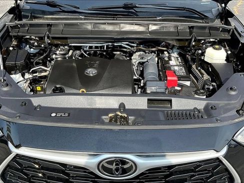 Used 2022 Toyota Highlander XLE FWD image 33