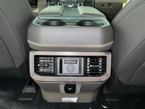 New 2026 Ford F250 Platinum w/ Platinum Plus Package AWD/4WD image 18