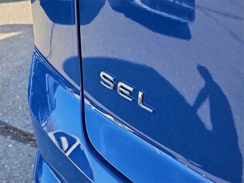 Certified 2025 Volkswagen Atlas Cross Sport SEL image 5