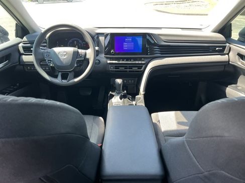 Used 2025 Toyota Camry LE w/ Convenience Package image 19