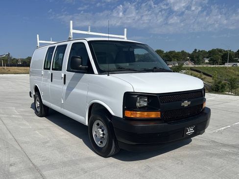 Used 2015 Chevrolet Express 2500 RWD image 4