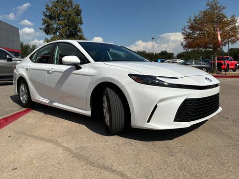 Used 2026 Toyota Camry LE FWD image 4