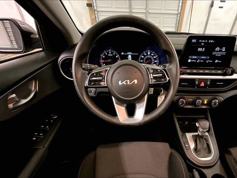 Used 2023 Kia Forte LXS w/ LXS Technology Package image 5