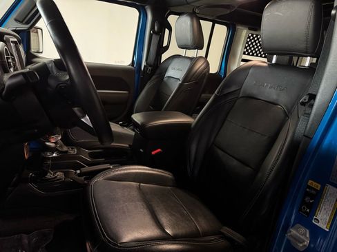 Used 2023 Jeep Wrangler Unlimited Sahara w/ Cold Weather Group image 13