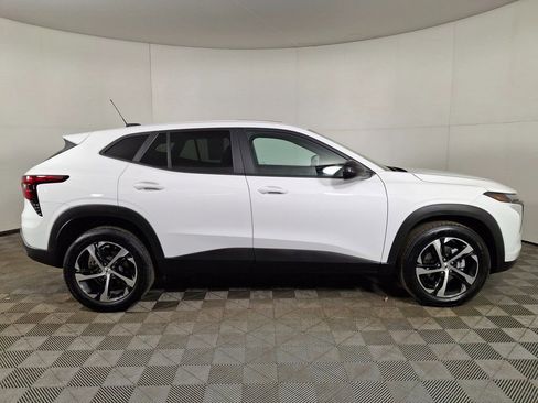 Used 2025 Chevrolet Trax RS w/ Sunroof Package image 6