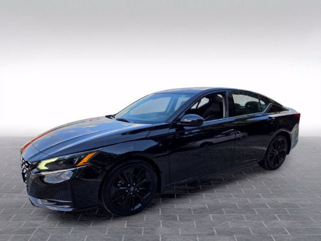 Used 2023 Nissan Altima 2.5 SR w/ SR Premium Package FWD image 3