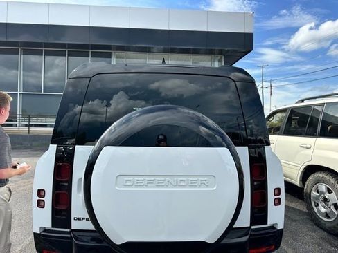 Used 2025 Land Rover Defender 130 X-Dynamic SE AWD/4WD image 21