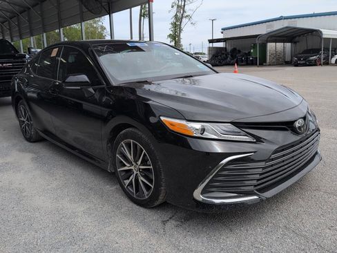 Used 2023 Toyota Camry XLE image 2