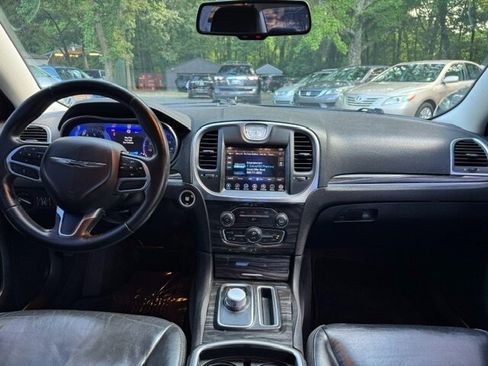 Used 2017 Chrysler 300 Limited RWD image 17
