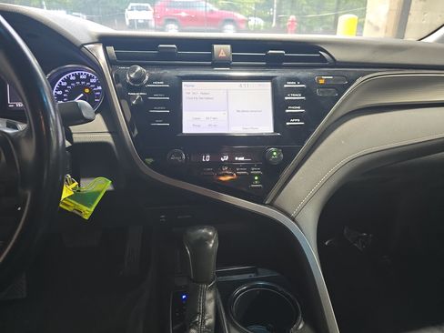 Used 2019 Toyota Camry SE FWD image 20