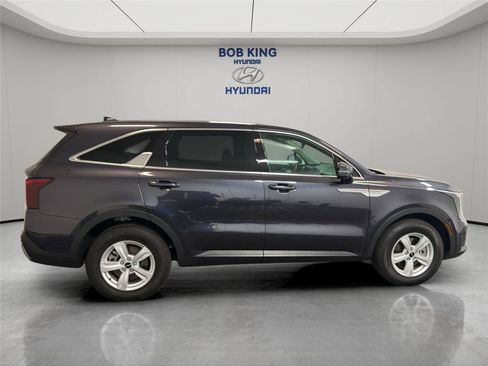 Used 2026 Kia Sorento LX FWD image 6