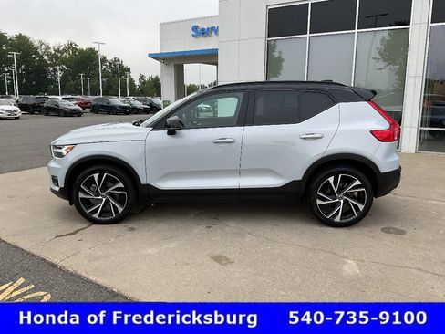 Used 2020 Volvo XC40 T5 R-Design AWD/4WD image 3