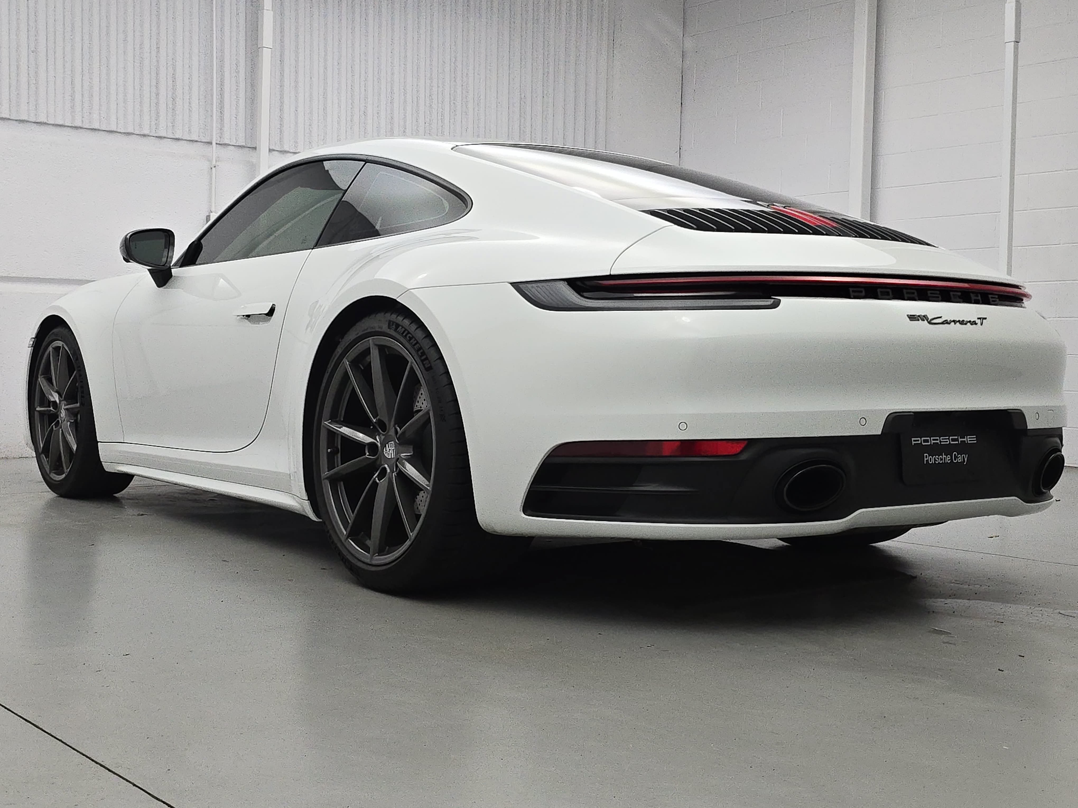 Certified 2023 Porsche 911 Carrera T RWD image 3