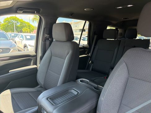 Used 2023 GMC Yukon SLE w/ Gmc Pro Safety Plus Package RWD image 28