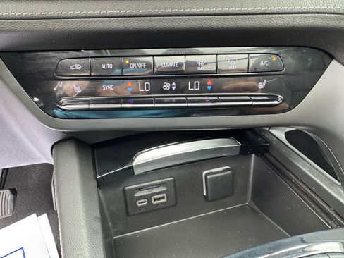 Used 2021 Buick Envision Essence w/ Technology Package I AWD/4WD image 20