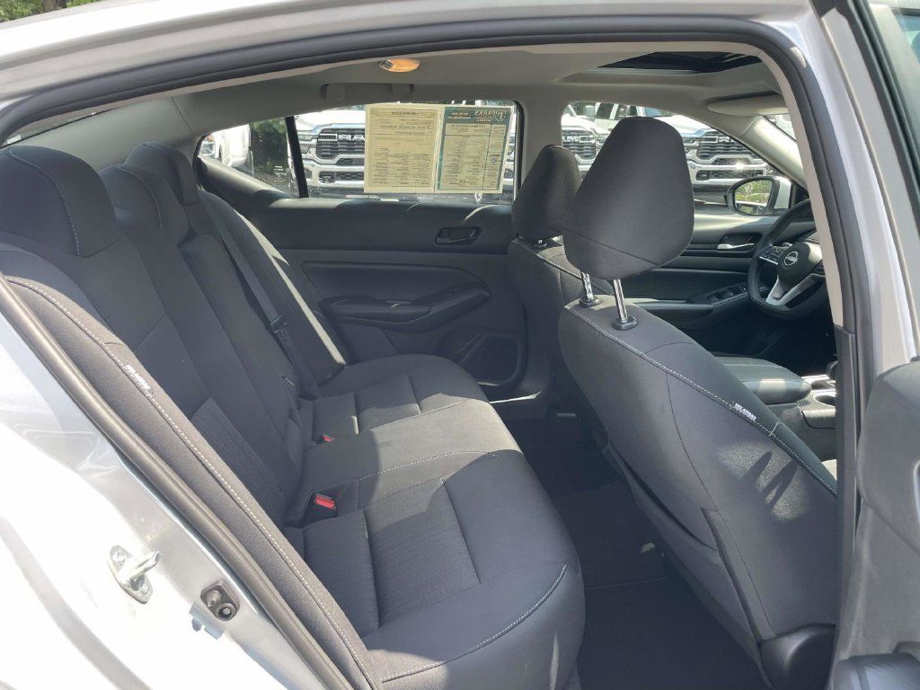 Used 2025 Nissan Altima 2.5 SV w/ SV Special Edition Package FWD image 17