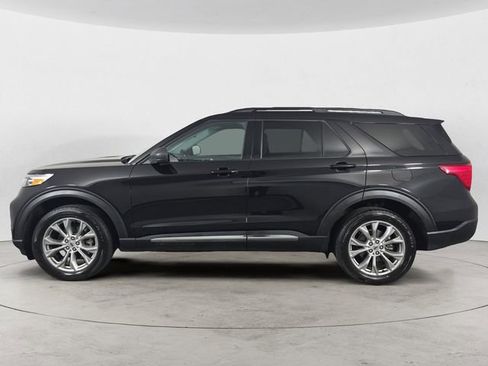 Used 2022 Ford Explorer XLT w/ Equipment Group 202A AWD/4WD image 2