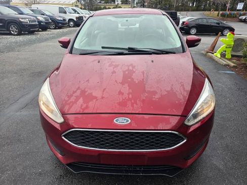 Used 2017 Ford Focus SE image 2