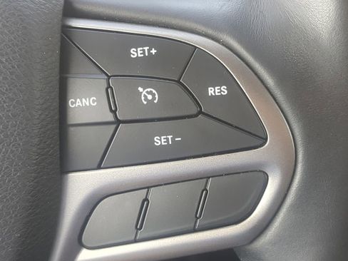 Used 2019 Jeep Cherokee Limited FWD image 20