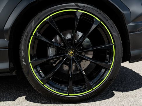 Used 2022 Lamborghini Urus AWD/4WD image 7