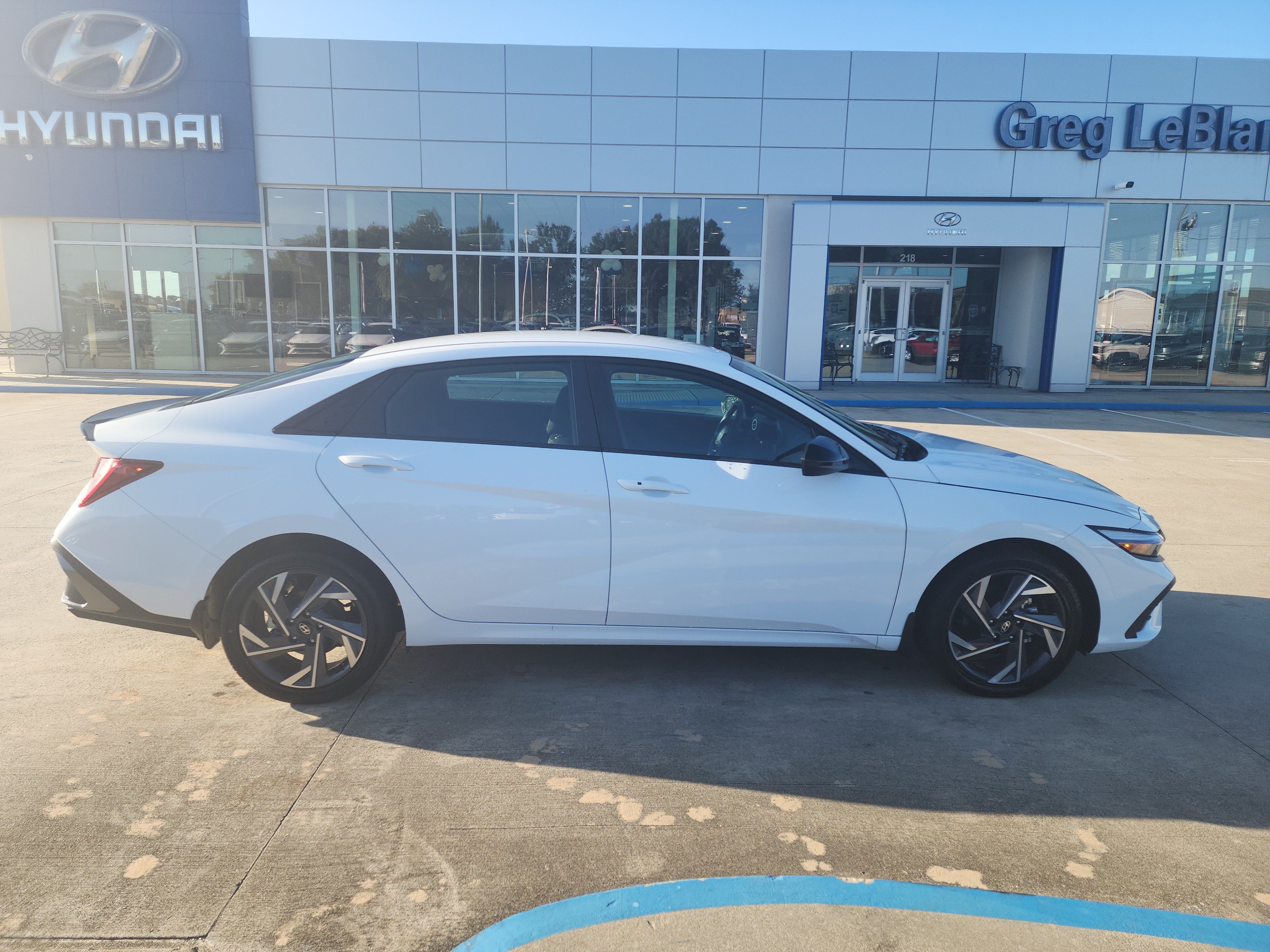 Used 2025 Hyundai Elantra SEL FWD image 8