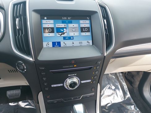 Used 2018 Ford Edge Titanium w/ Technology Package AWD/4WD image 21