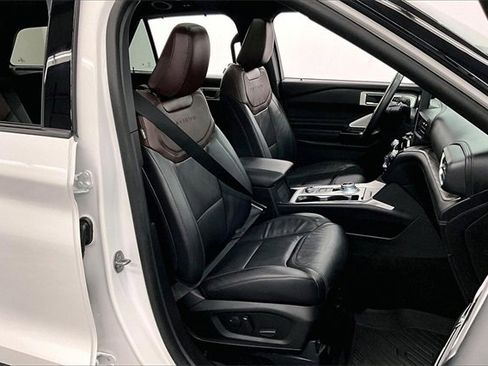 Used 2024 Ford Explorer Platinum w/ Technology Package image 7