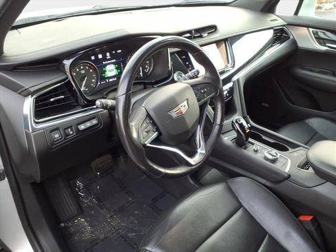 Used 2020 Cadillac XT6 Premium Luxury image 11