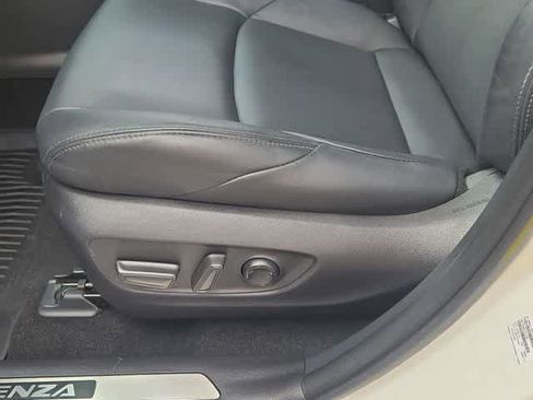 Used 2024 Toyota Venza XLE AWD/4WD image 17