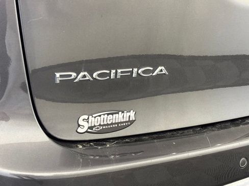 Used 2019 Chrysler Pacifica Limited w/ Tire & Wheel Group FWD image 41