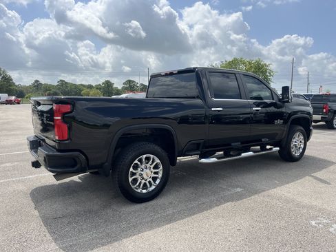Used 2025 Chevrolet Silverado 2500 LT w/ Z71 Chrome Sport Edition AWD/4WD image 2
