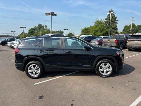 Used 2024 GMC Terrain SLE AWD/4WD image 29