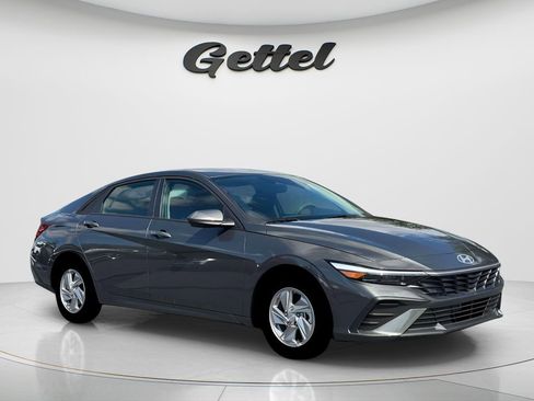 New 2026 Hyundai Elantra SE FWD image 6