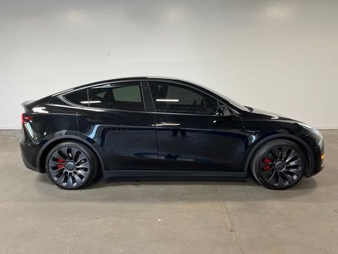Used 2023 Tesla Model Y Performance AWD/4WD image 2