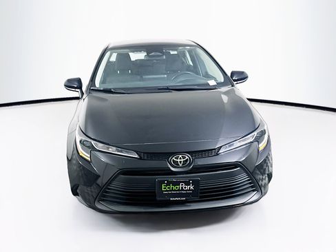 Used 2025 Toyota Corolla LE image 2