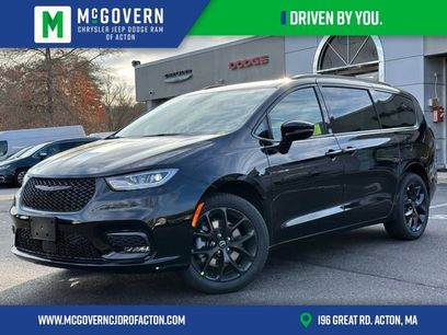 New 2026 Chrysler Pacifica Select w/ S Appearance Package