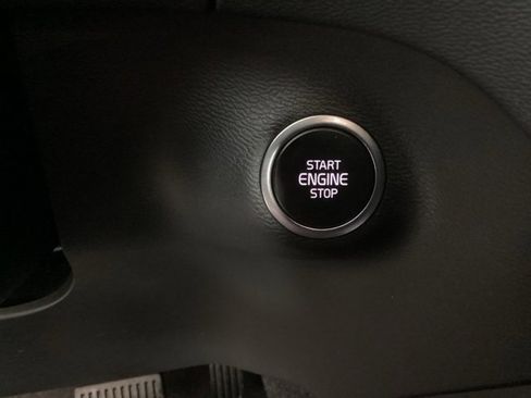 Used 2022 Volvo XC40 T5 Inscription w/ Climate Package image 28