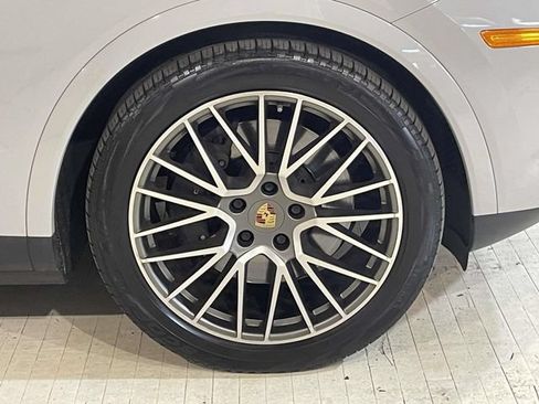 Used 2022 Porsche Cayenne Platinum Edition AWD/4WD image 14