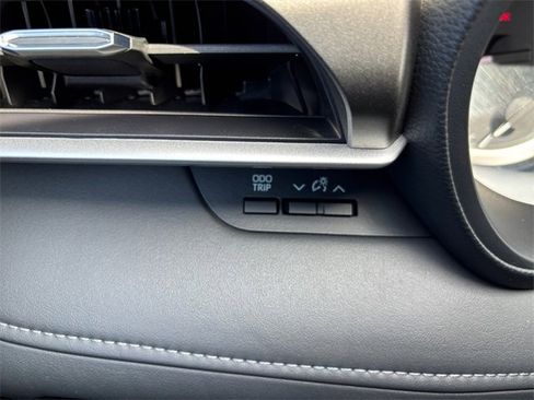 Used 2023 Toyota Highlander LE image 19