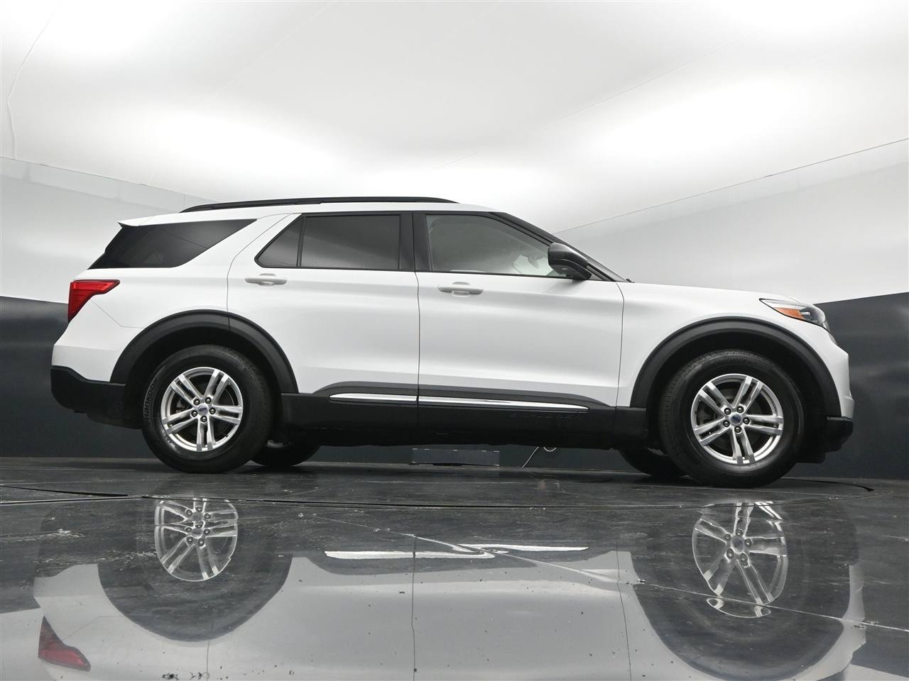 Used 2021 Ford Explorer XLT w/ Equipment Group 202A RWD image 30