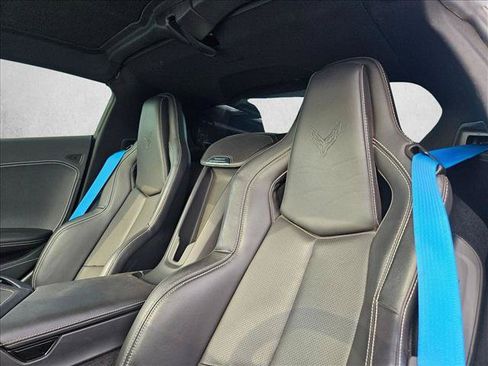 Used 2022 Chevrolet Corvette Stingray Coupe w/ Z51 Performance Package RWD image 11